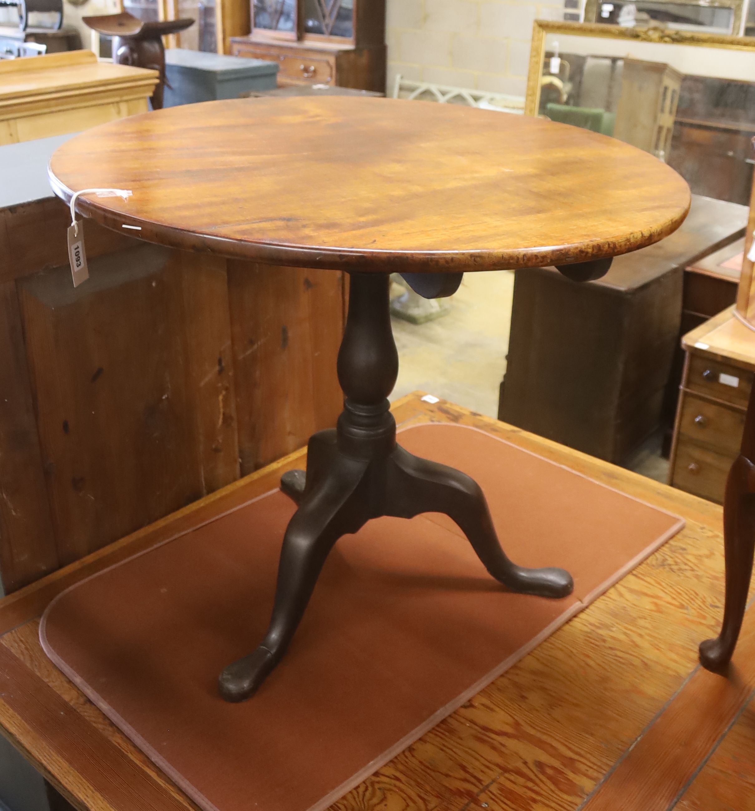 A George III mahogany circular tilt top tea table, 84cm diameter, height 71cm